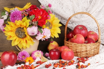 Bring Autumn into Your Home with Fresh Flowers