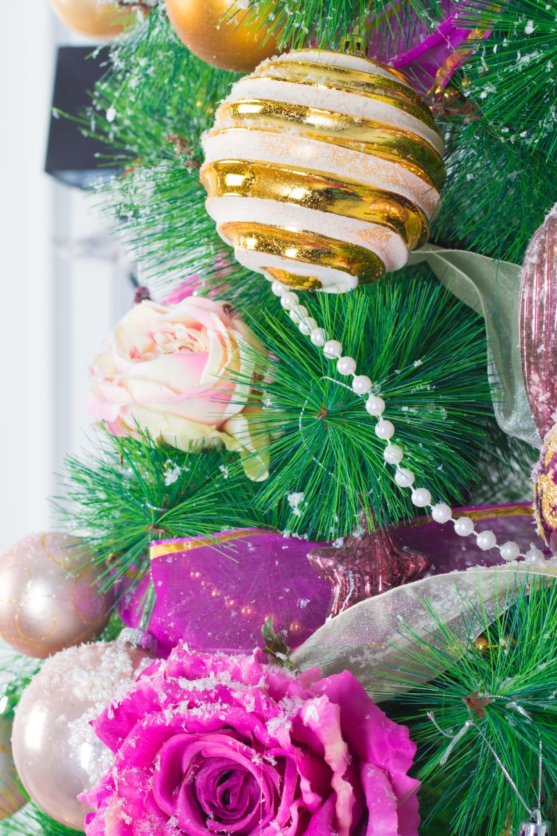 Incorporating Flowers Into Your Christmas Decoration